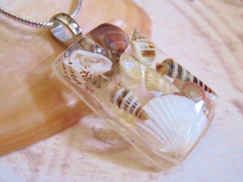 Make beautiful jewelry with seashells and resin. This is a beautiful way to preserve vacation memories.