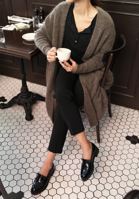 Style!. Paris. Coffee. Long cardigan in a taupe color. Black shirt. Black slacks. Loafers.