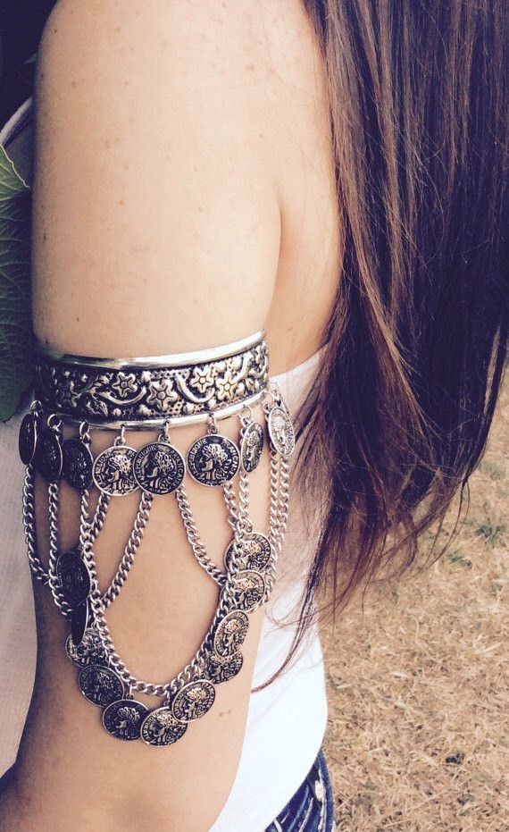 Boho Cuff available in antique silver, and antique gold Diameter 3″ Open back Ships within 1-3 business days Arrives in a lovely