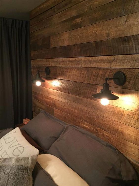 DIY Pallet Wall Idea for Bedroom/As a Headboard – This looks so cozy. Love the warmth of the wood back board/wall.