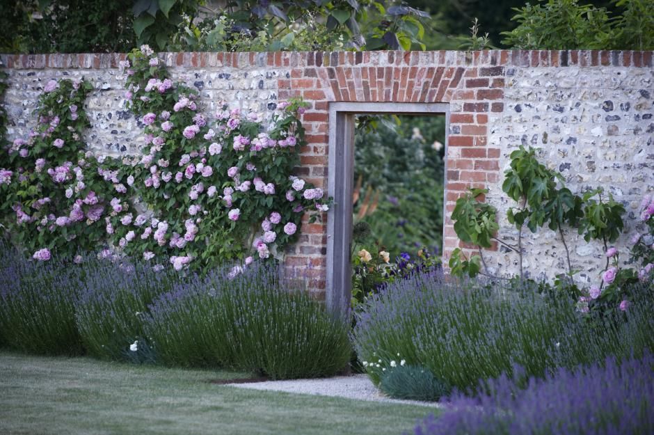 Lavender and roses… glorious combination… :) The scents, combined–utterly enticing. I’m thinking, add jasmine! Lovely entry