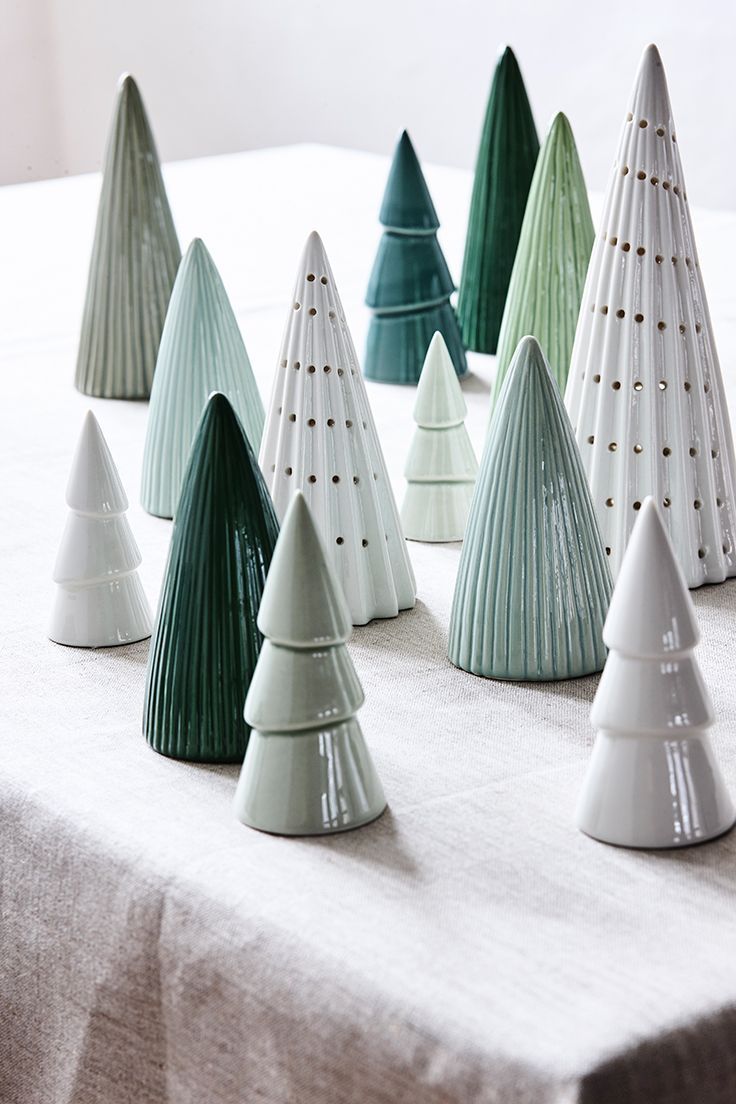 Søstrene Grenes Christmas Catalogue 2016 // Christmas decoration with trees in green and white porcelain // Winter wonderland