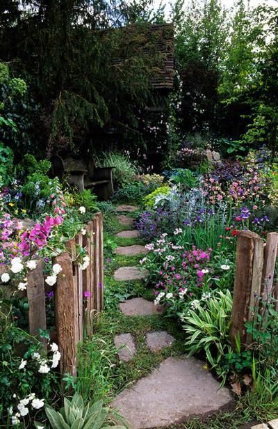 Tips for creating your own beautiful cottage garden. | Homedit