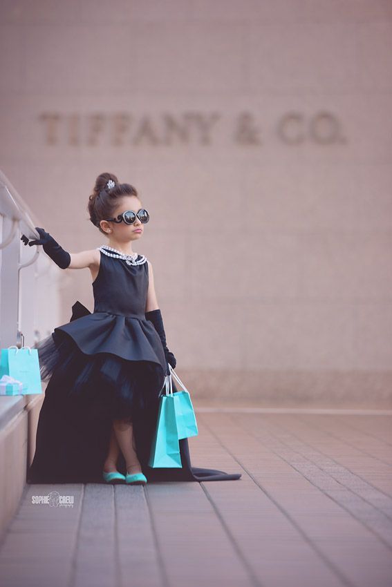 Breakfast at Tiffany’s inspired photography session for little girl in San Diego, CA.  Audrey Hepburn inspired birthday photo