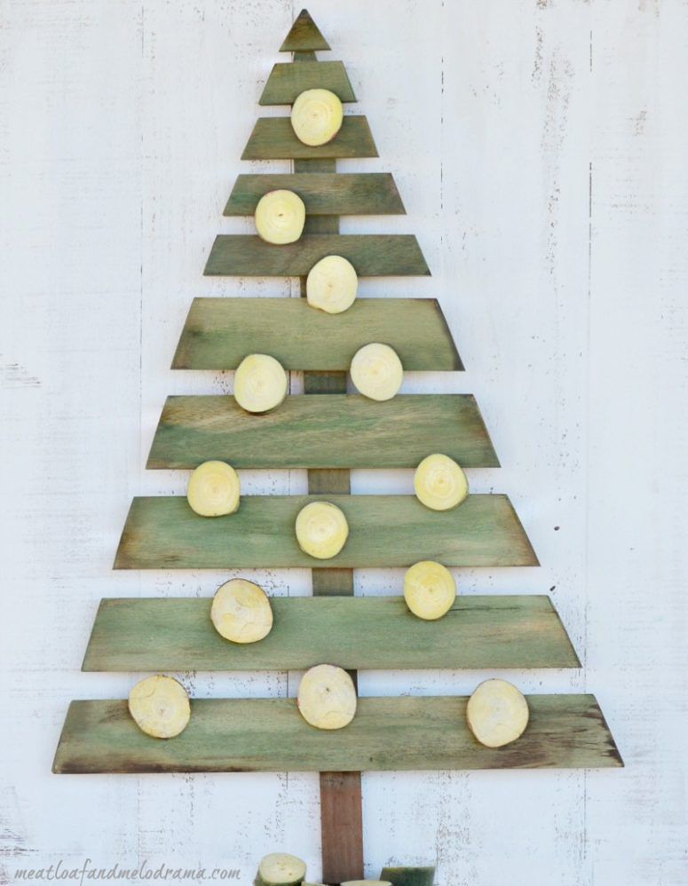 Cool DIY Recycled Pallet Christmas Trees -   DIY Christmas Tree Ideas