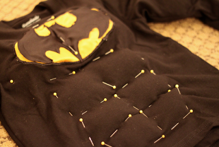 DIY: Superhero Muscle Shirt/ DIY Batman Costume |do it yourself divas