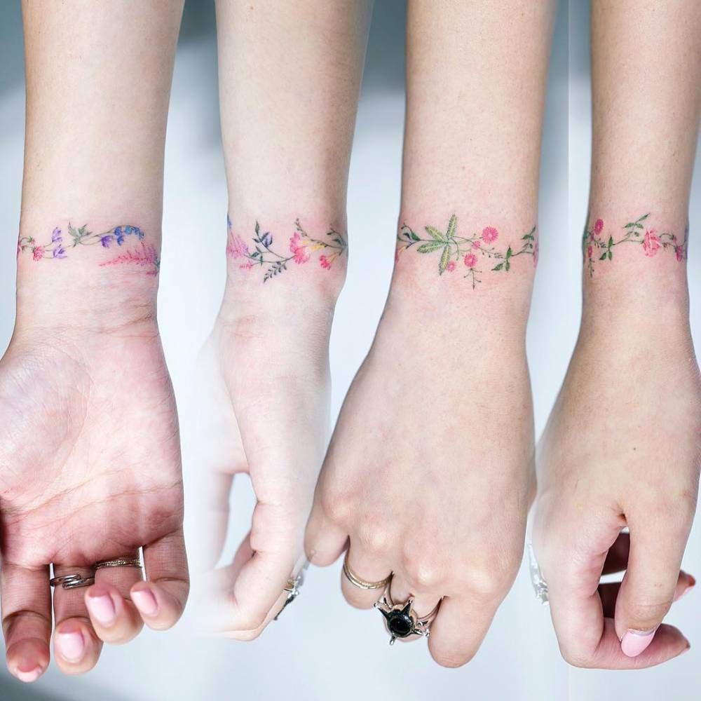 Flower bracelet tattoo. Tattoo artist: Sol Tattoo