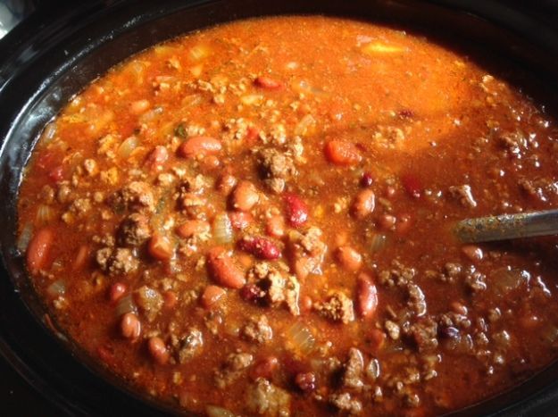 How To Make Homemade Chili Recipe | A must try meaty, cheesy, and saucy savory food | homemaderecipes.com | #homemaderecipes