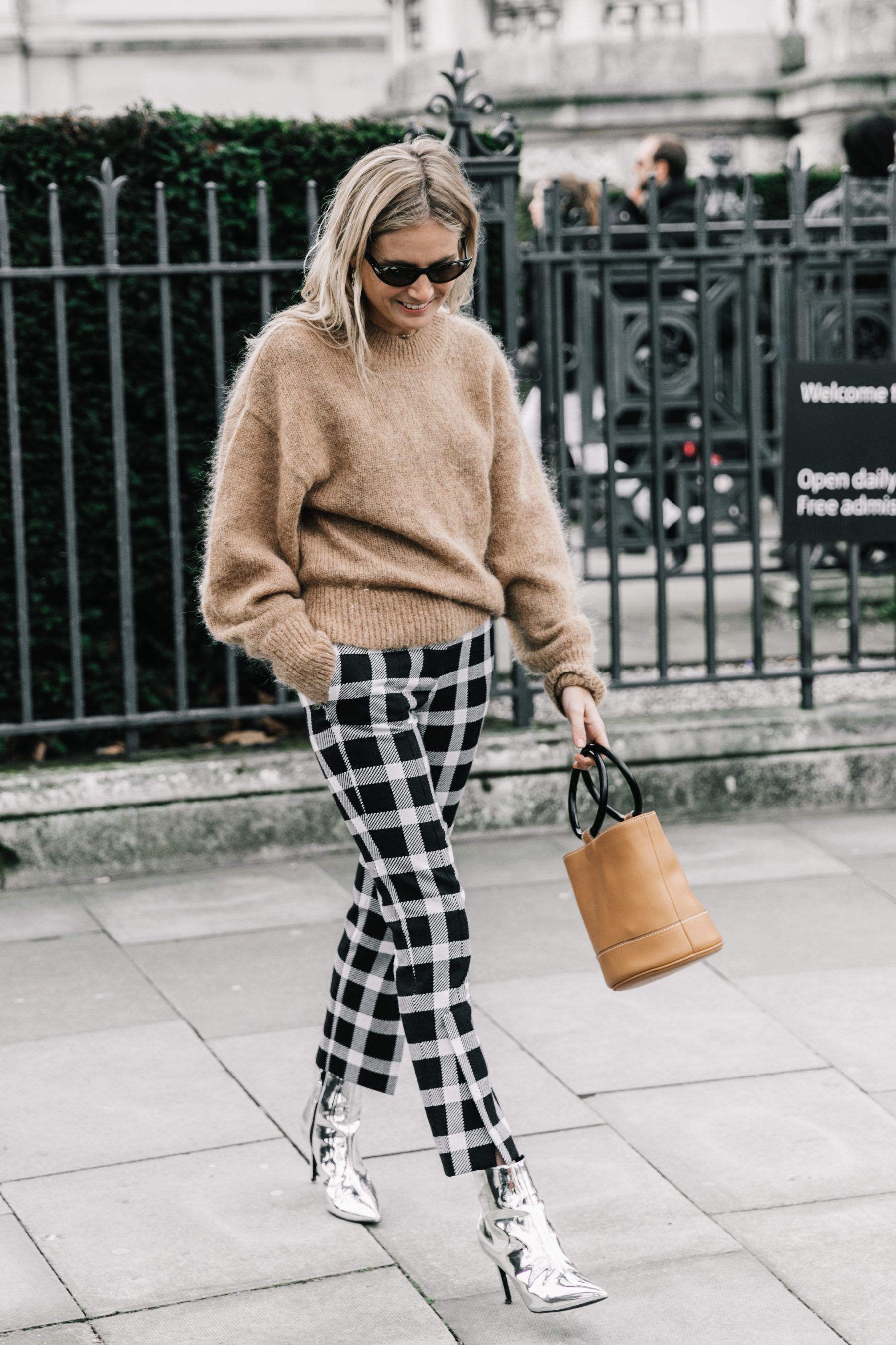 London Fashion Week is over, but left us with tons of style inspiration. Below you’ll find seven of the best looks from a few of