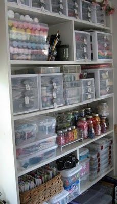 My My 99cent store knockoff Rubbermaid-lovin heart is all a-flutter for this ORGANIZED wall!  #office