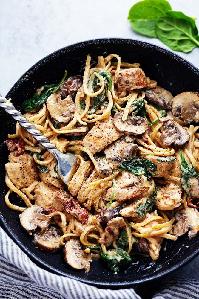 One Pot Creamy Chicken Mushroom Florentine is ready in under 30 minutes!  Everything is made in just one pot and it is filled