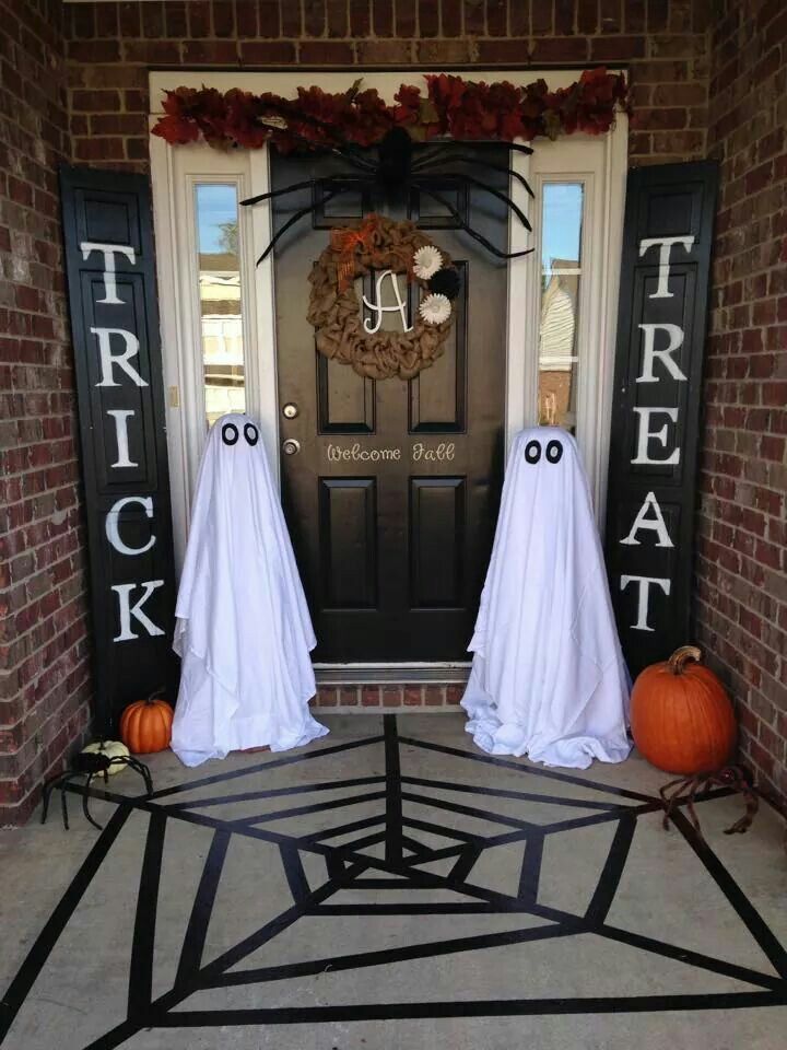 Super cute Halloween door idea!