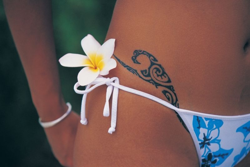 tahitian tattoos | The Polynesian women are considered to be beautiful if they wear …