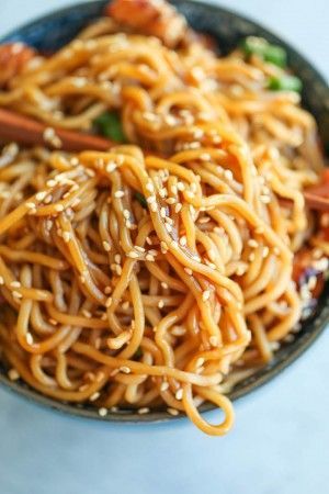 Teriyaki Chicken Noodle Bowls – A quick fix dinner made in less than 30 min. And the teriyaki sauce is completely homemade and way