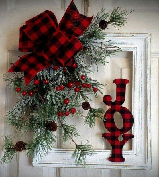 Adorable Christmas Wreath Ideas For Your Front Door 23