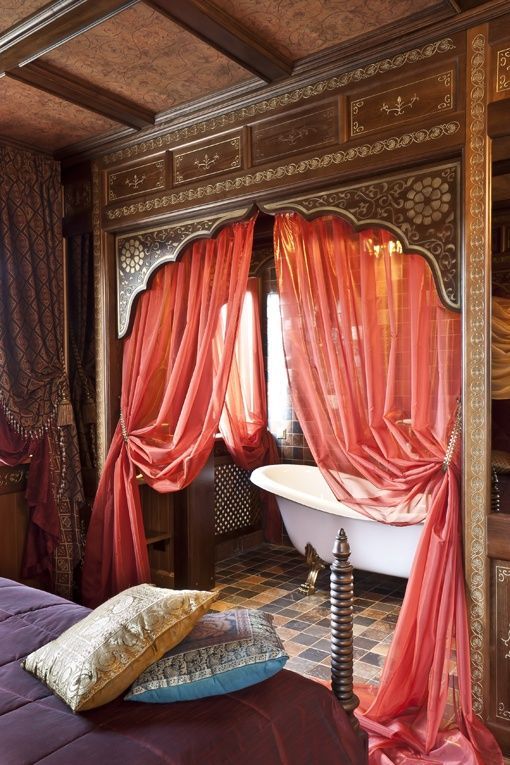 Gypsy Furniture Decor | Decorate Your Apartment in Bohemian Style. IF I EVER HAD A TUB IN MY ROOM.