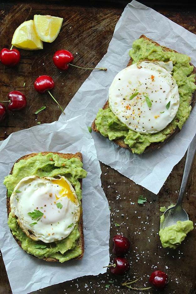 Healthy Avocado Recipes – Skinny Fried Egg and Avocado Toast – Easy Clean Eating Recipes for Breakfast, Lunches, Dinner and even