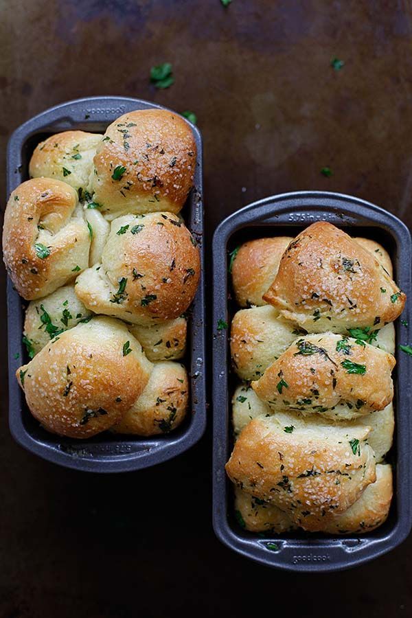 Pull Apart Garlic Bread – homemade pull apart garlic bread recipe that is easy, fool proof and yields the softest and best garlic