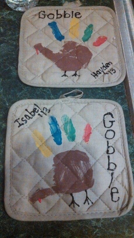 Turkey Pot Holder | 25 Easy Thanksgiving Crafts for Kids to Make that you will want to make too!