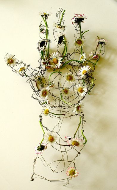 wire sculpture with daisies // art and photo by Helen Butler