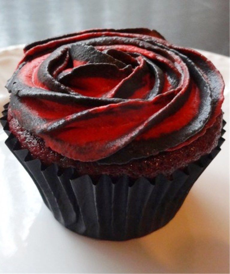 Halloween Two-Tone Rose Red Velvet Cupcakes