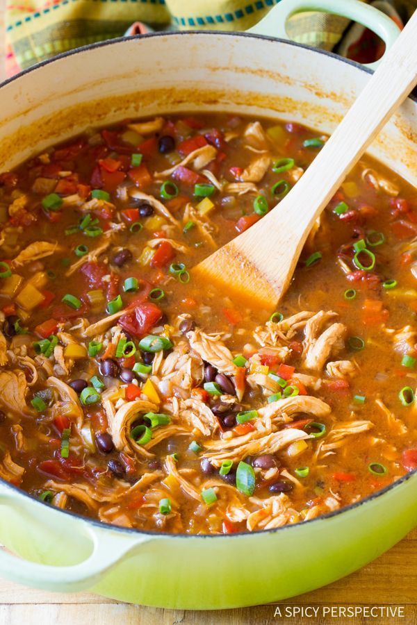 Skinny Chicken Fajita Soup Recipe – A simple zesty mexican style soup that is low fat, gluten free, and can be made low carb as