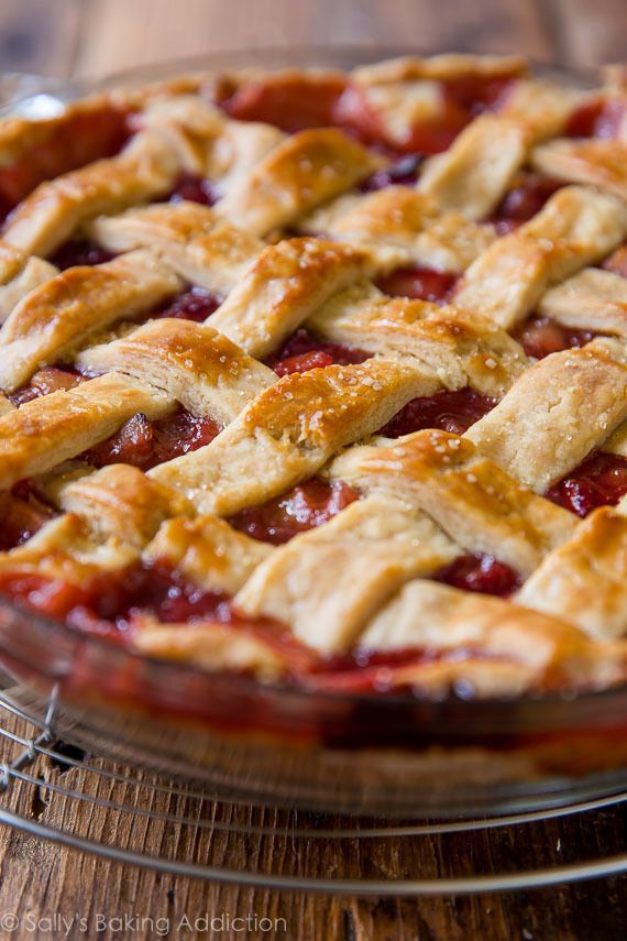 My new favorite strawberry rhubarb pie! The filling holds together nicely and the homemade pie crust is phenomenal! Recipe on sallysbakingaddiction.com -   21 baking recipes pie
 ideas