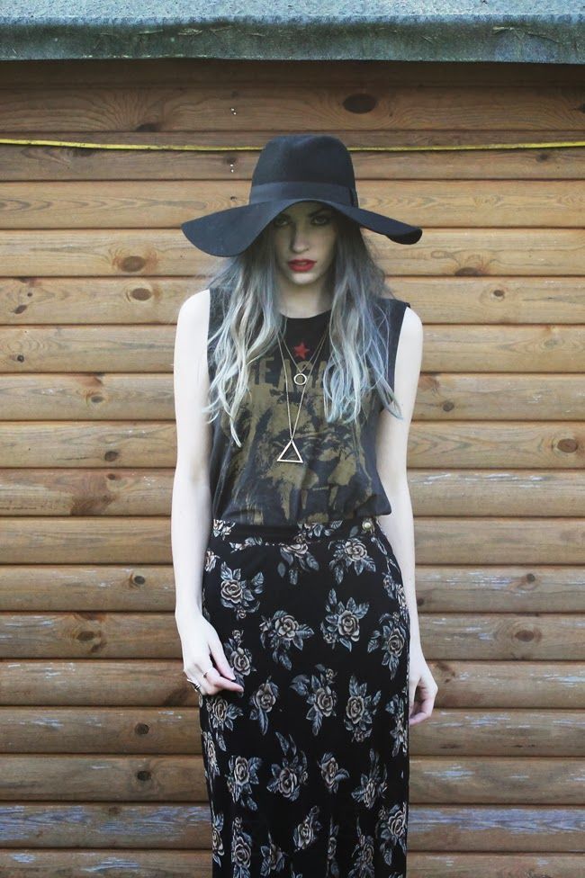 Her look is a little on the dark side, but it's lovely nonetheless. -   21 boho grunge style
 ideas