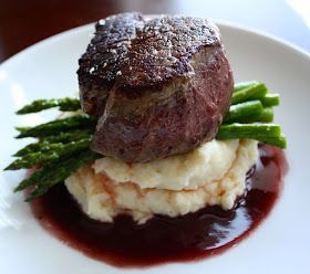Have Her Over For Dinner: Pan Seared Filet of Beef with Red Wine Pan Sauce + Roasted Asparagus + Garlic Mash -   21 romantic dinner recipes
 ideas