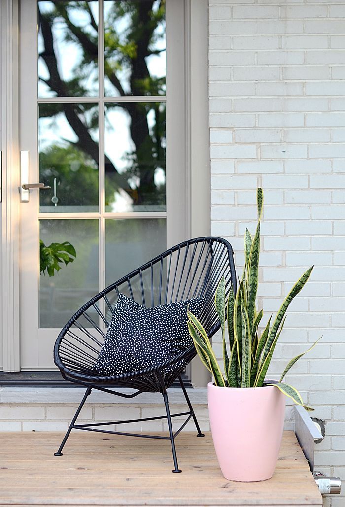 Acapulco chair, Modern Pink Planter -   24 modern porch decor
 ideas