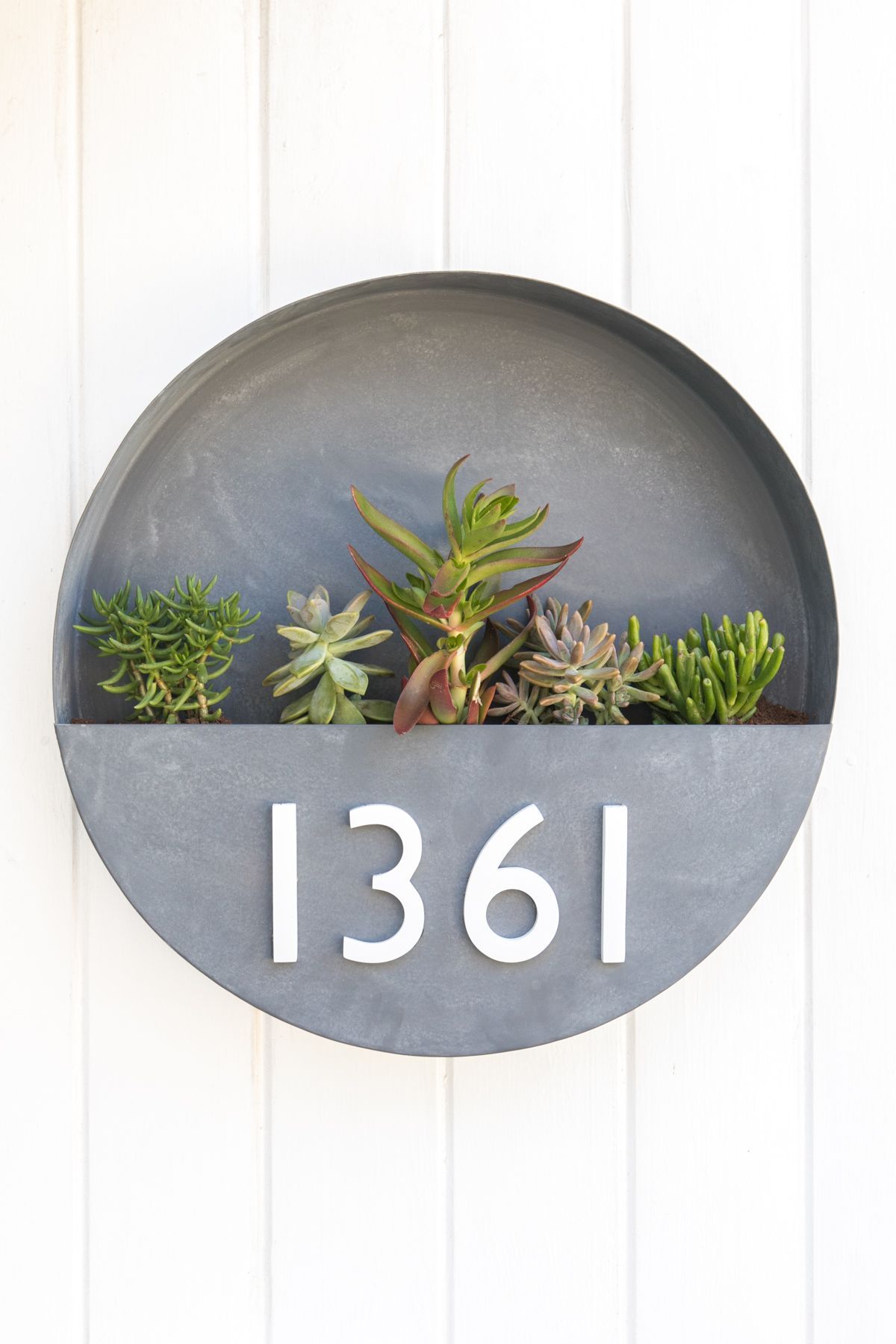 DIY House Number Planter and Rental Friendly Front Porch Decor -   24 modern porch decor
 ideas