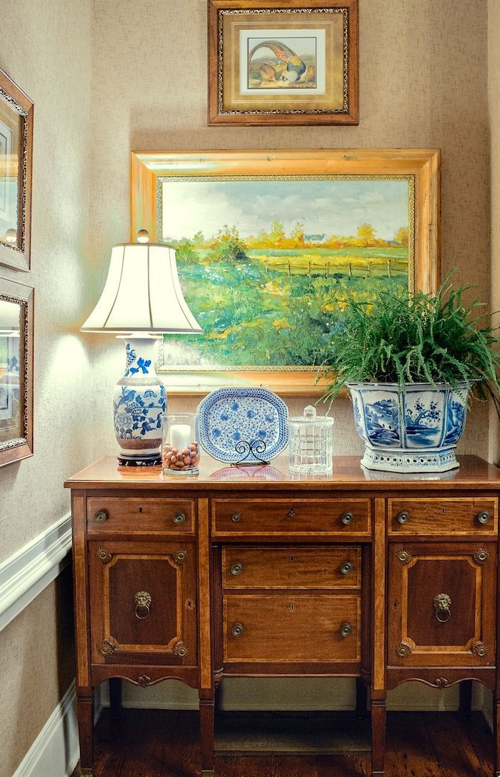 My Room Isn’t Blue. Can I still Do Blue and White Chinoiserie? -   25 antique decor traditional
 ideas