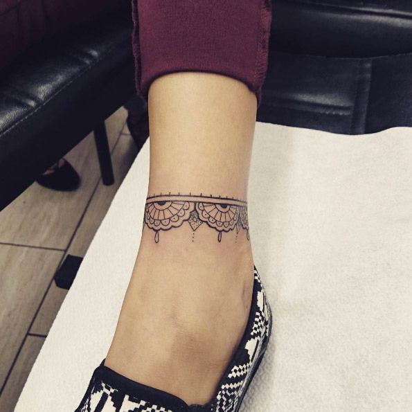 These 34 Tattoos Are Literally Beyond Perfection -   20 tattoo leg bracelet ideas