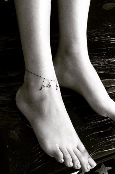 33 Delightful Ankle Bracelet Tattoos for Women -   20 tattoo leg bracelet ideas