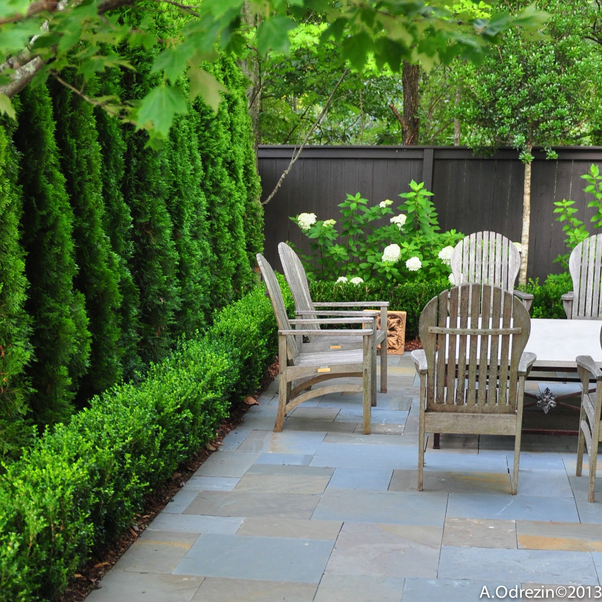 falkner gardens :: garden terrace at Mountain Brook, Alabama residence -   21 lush courtyard garden
 ideas