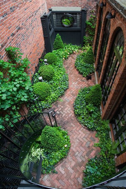 Gawkers, Welcome: House and Garden Tours -   21 lush courtyard garden
 ideas