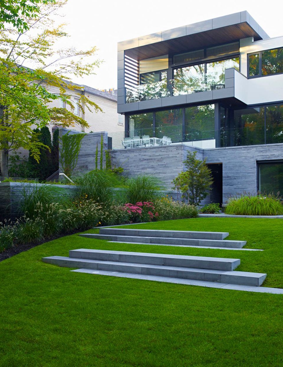 The Toronto Residence designed by Belzberg Architecture received the 2013 Ontario Association of Architects Design Excellence award. -   22 modern garden slope ideas