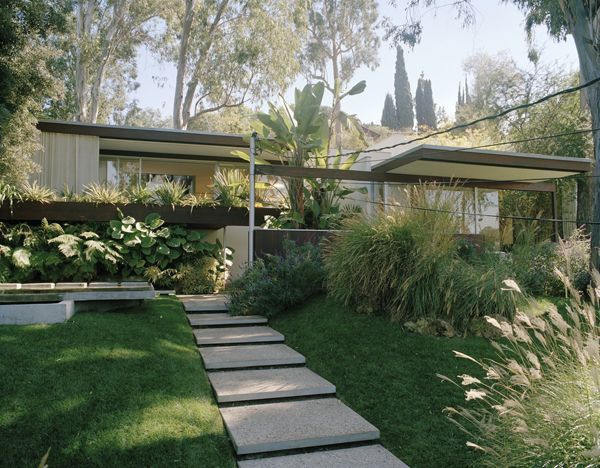 Richard Neutra and Vogue -   22 modern garden slope ideas
