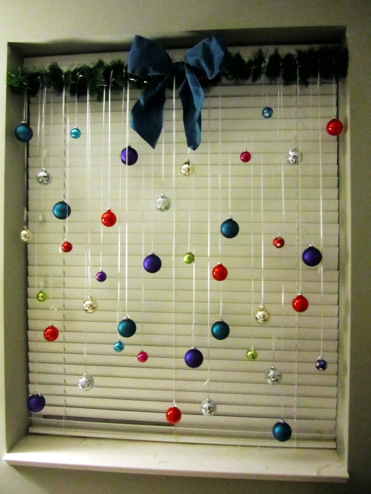 Holiday Window Copycat - Levolor Blinds on Sale -   24 easy christmas decor
 ideas