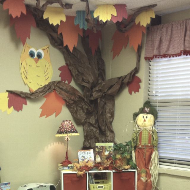 I like this idea...Classroom tree & changing to reflect each season. could be a cute reading nook. Who doesn't like to read under a big oak tree? @Marsha Penner Penner Penner Dyer Perry -   24 fall decor classroom
 ideas