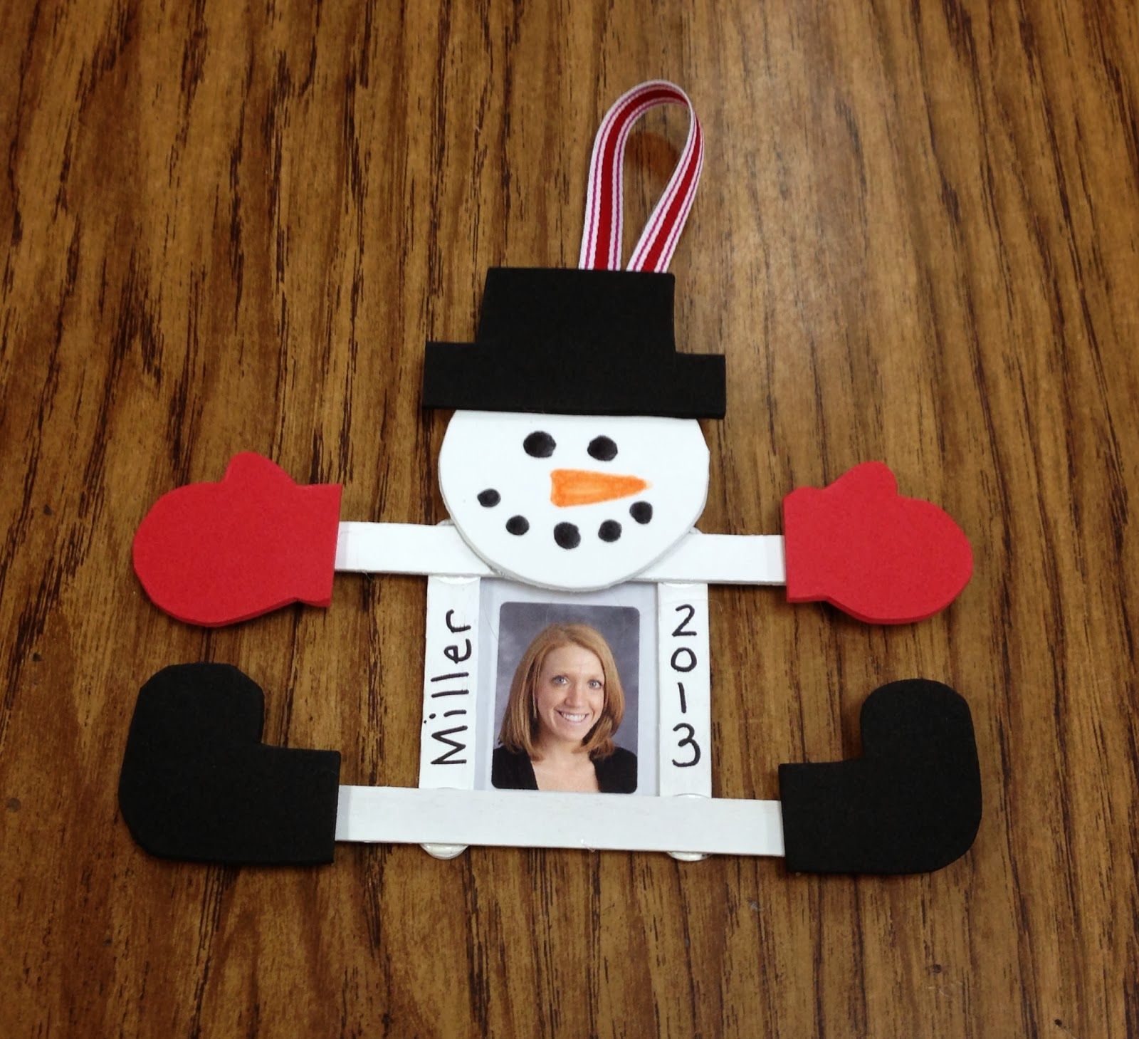 Winter Fun!! Make this cut snowman from craft sticks and felt. Use as a picture frame, a gift card frame, or insert a greeting and make it a unique holiday card. -   24 popsicle stick snowman
 ideas