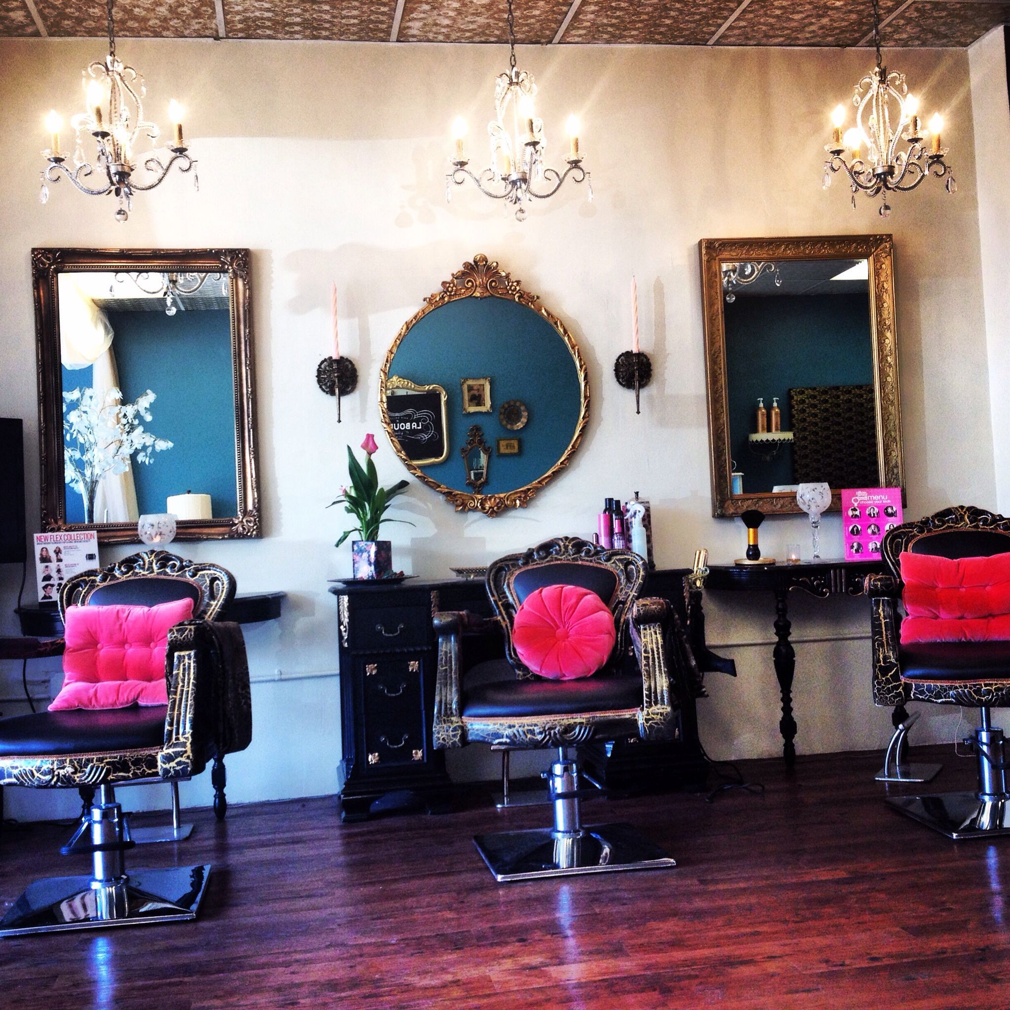 Love the style! It gives this salon personality! Each their ownвќ¤пёЏ -   24 vintage salon decor
 ideas