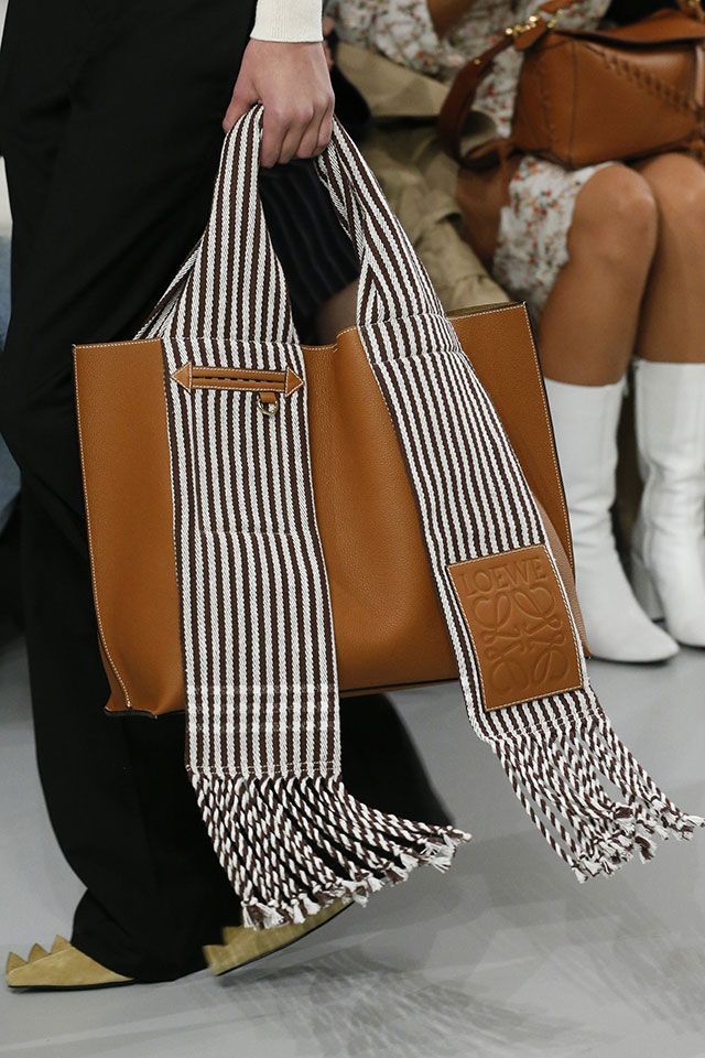 Scarf bag!!! Make a garter stitch plaid w fringe and canvas. Could use plastic canvas whaaaaat -   25 diy bag design
 ideas