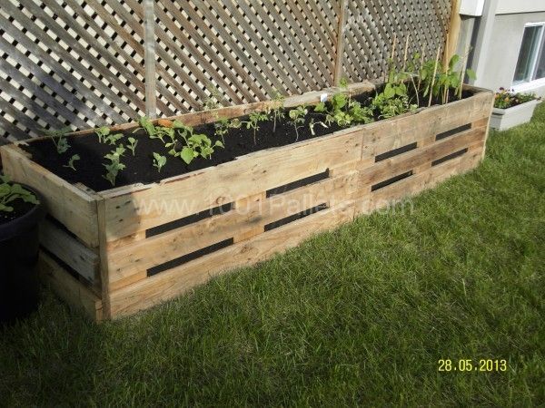 Pallet Flowers & Vegetables Planters -   25 garden beds wall
 ideas