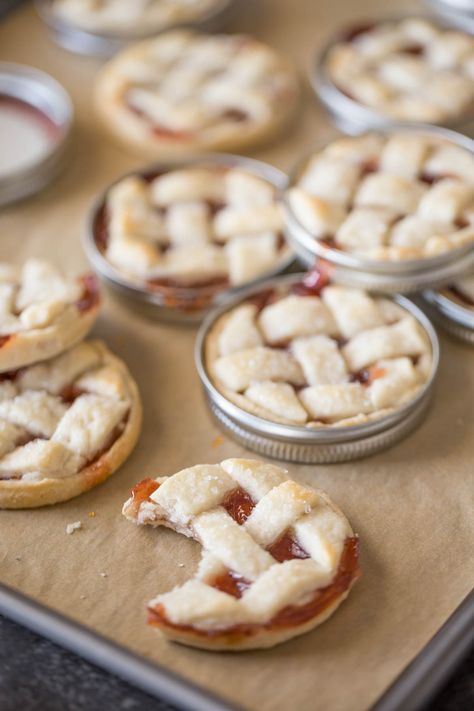 Buttery, flaky pie crust with strawberry jam for filling baked inside a mason jar lid! -   25 mason jar pies
 ideas