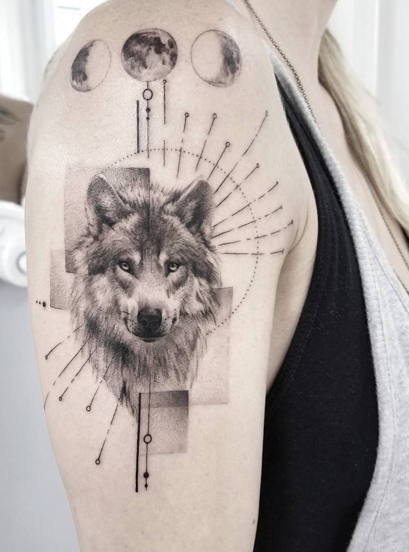 fine line wolf tattoo ©  Zlata Kolomoyskaya -   18 tatuajes wolf tattoo
 ideas