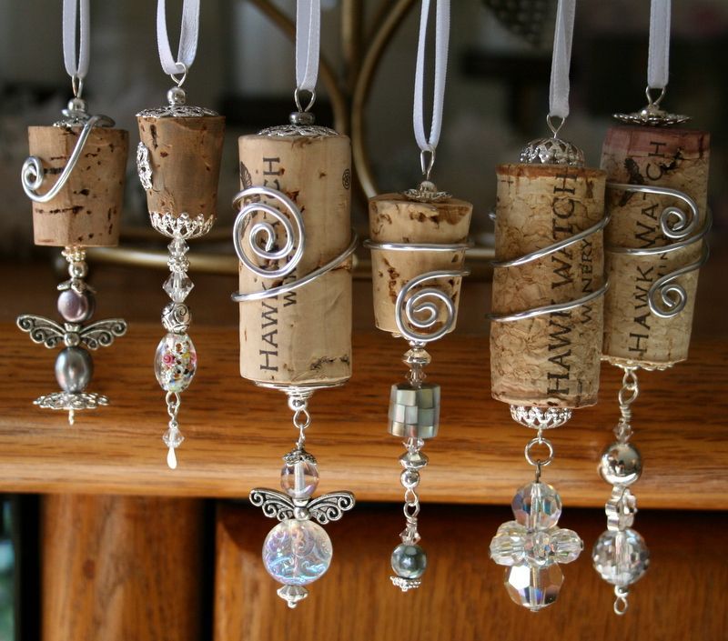 One thing we've noticed among our wine drinking friends (read: all our friends) is a habit of saving the corks from wine bottles. We go to their places and see vases upon vases just filled with corks. While it seems to have become the collectible du jour for the ladies, how about we actually do… -   21 cork crafts jewelry
 ideas