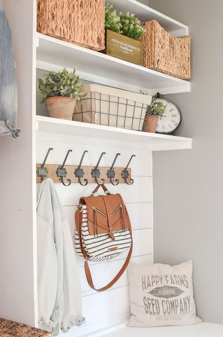 22 entryway decor with hooks
 ideas