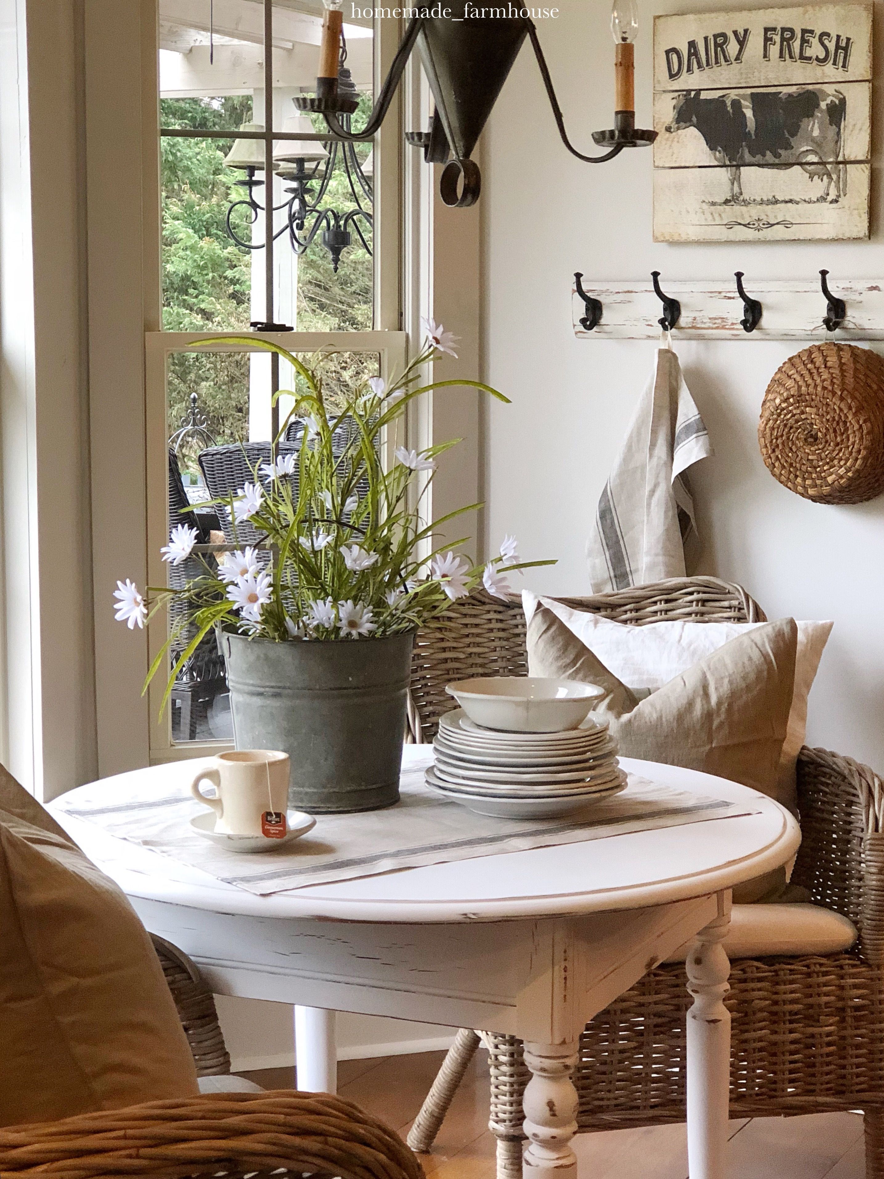 Farmhouse breakfast nook -   22 shabby farmhouse decor
 ideas