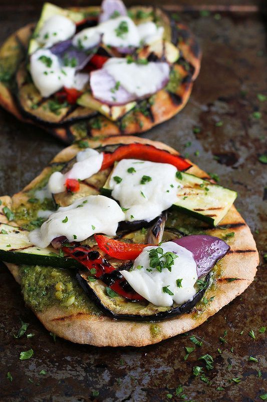 Grilled Pesto Vegetable Pizzas…An easy vegetarian meal with fantastic smoky flavor! 183 calories and 5 Weight Watchers SmartPoints -   22 weight watchers grilling recipes
 ideas